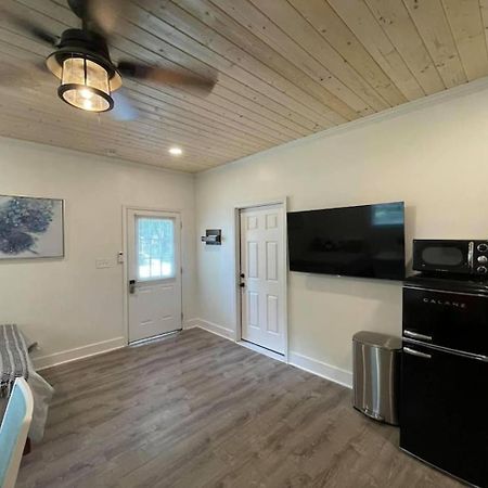 Beautifully Renovated Studio 2 Miles From Marina! Winchester Экстерьер фото