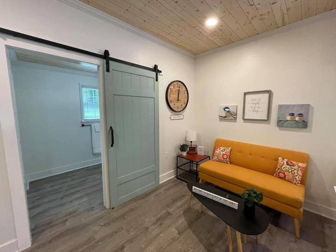 Beautifully Renovated Studio 2 Miles From Marina! Winchester Экстерьер фото