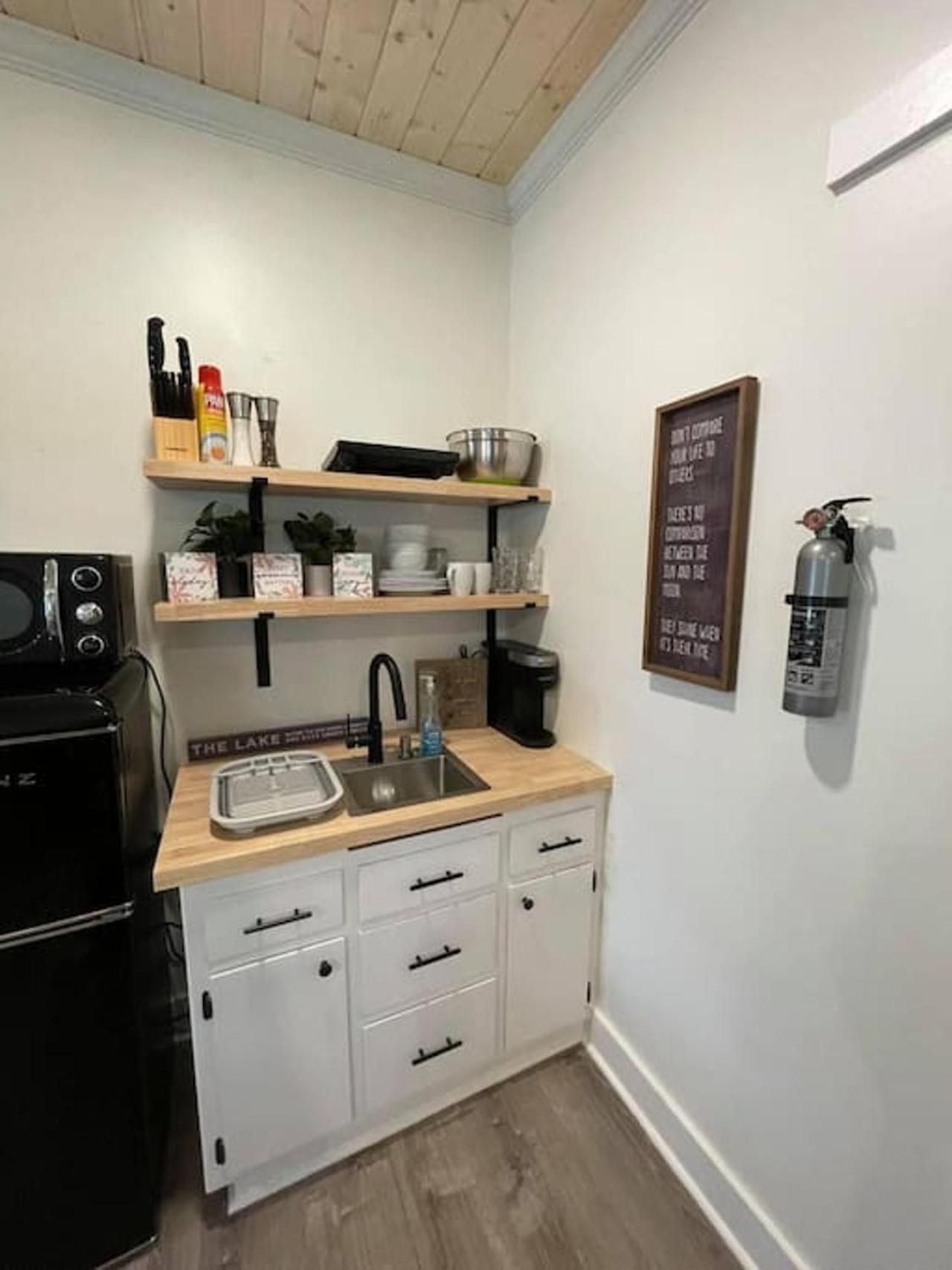 Beautifully Renovated Studio 2 Miles From Marina! Winchester Экстерьер фото