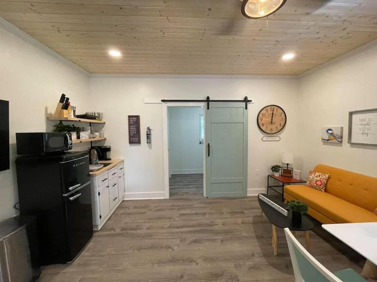 Beautifully Renovated Studio 2 Miles From Marina! Winchester Экстерьер фото